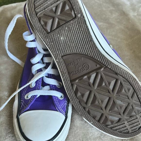 Purple Converse in great condition - Picture 2 of 3